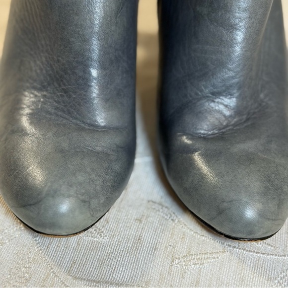 Gray Vince Camuto VC-Vibe Heeled Ankle Bootie. Inside zip. Size 5 Women’s - Picture 5 of 11